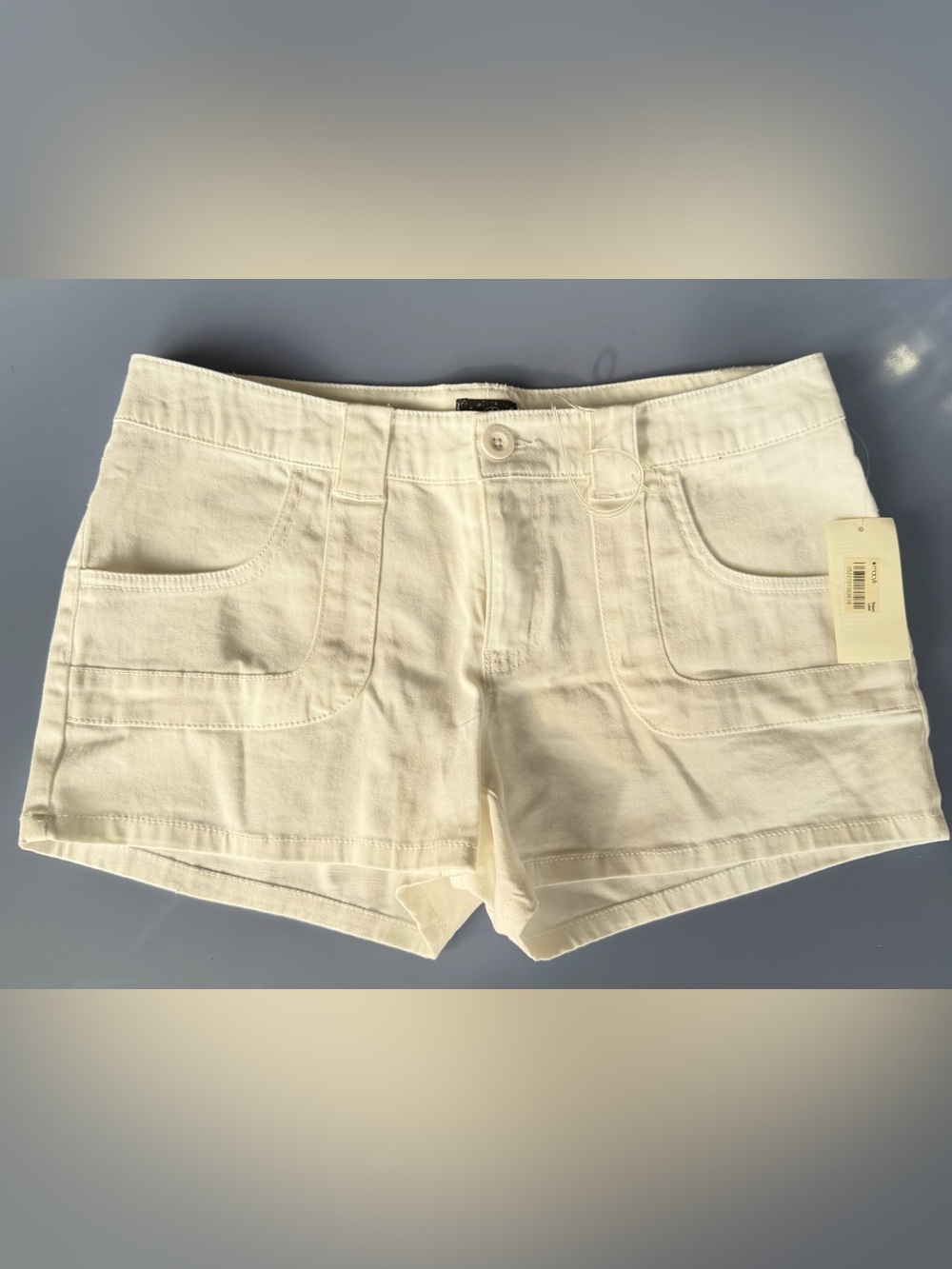 BeBop White Denim Jean Shorts - Front Pocket Detail